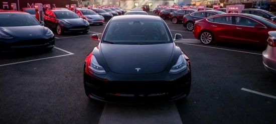 Новый владельцы автомобилей Tesla получат по 4500 евро