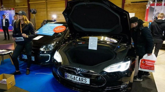 Проблемы автомобилей Tesla в Латвии