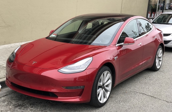 Tesla modeļa testa brauciens 3